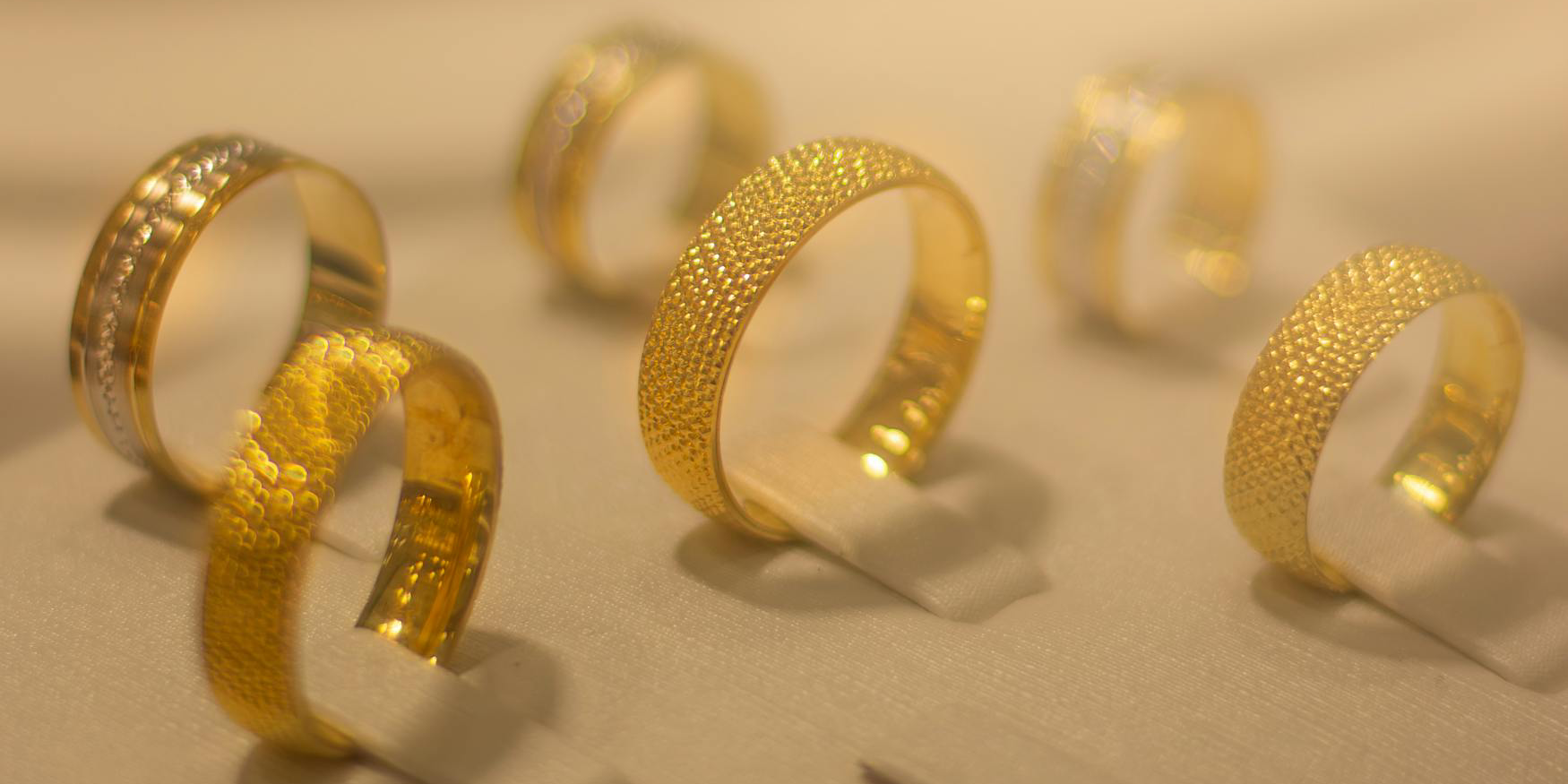 The Best Gold IRA Companies: A Comprehensive Review of Pros and Cons - Adventure Crunch